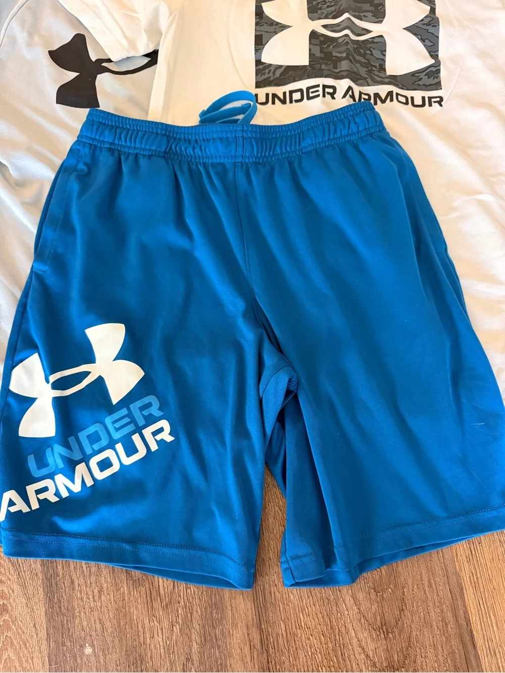Under Armour Boys Bundle of 3, Tees and Shorts, Like New Condition